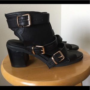 Ecote/Urban Outfitters Gold Buckle Sandals
